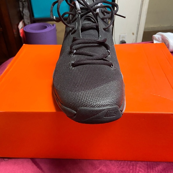 Nike shoes best offer - Picture 3 of 4